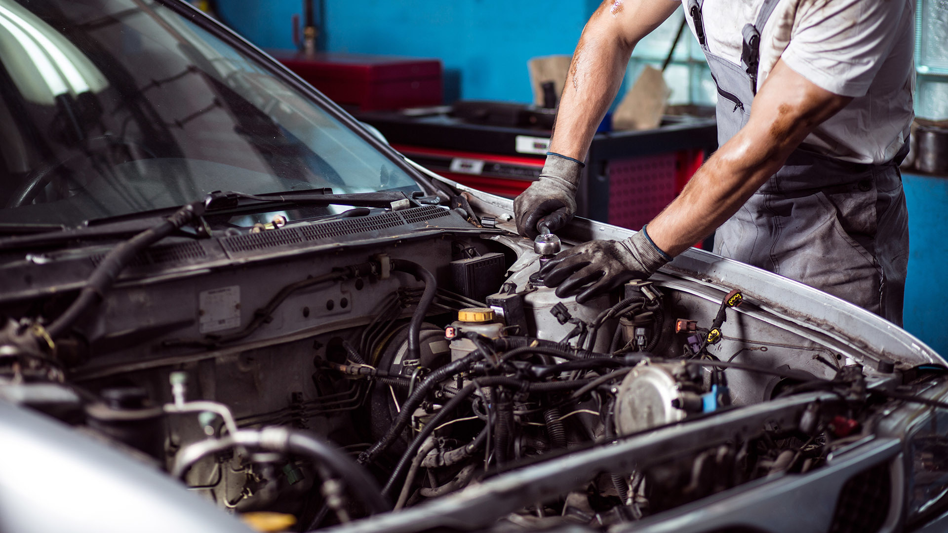 Car engine repair services in ALMAMZAR